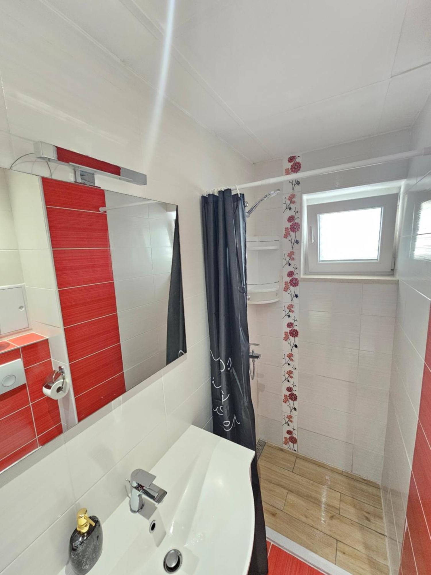 Apartments Iva Макарска Екстериор снимка