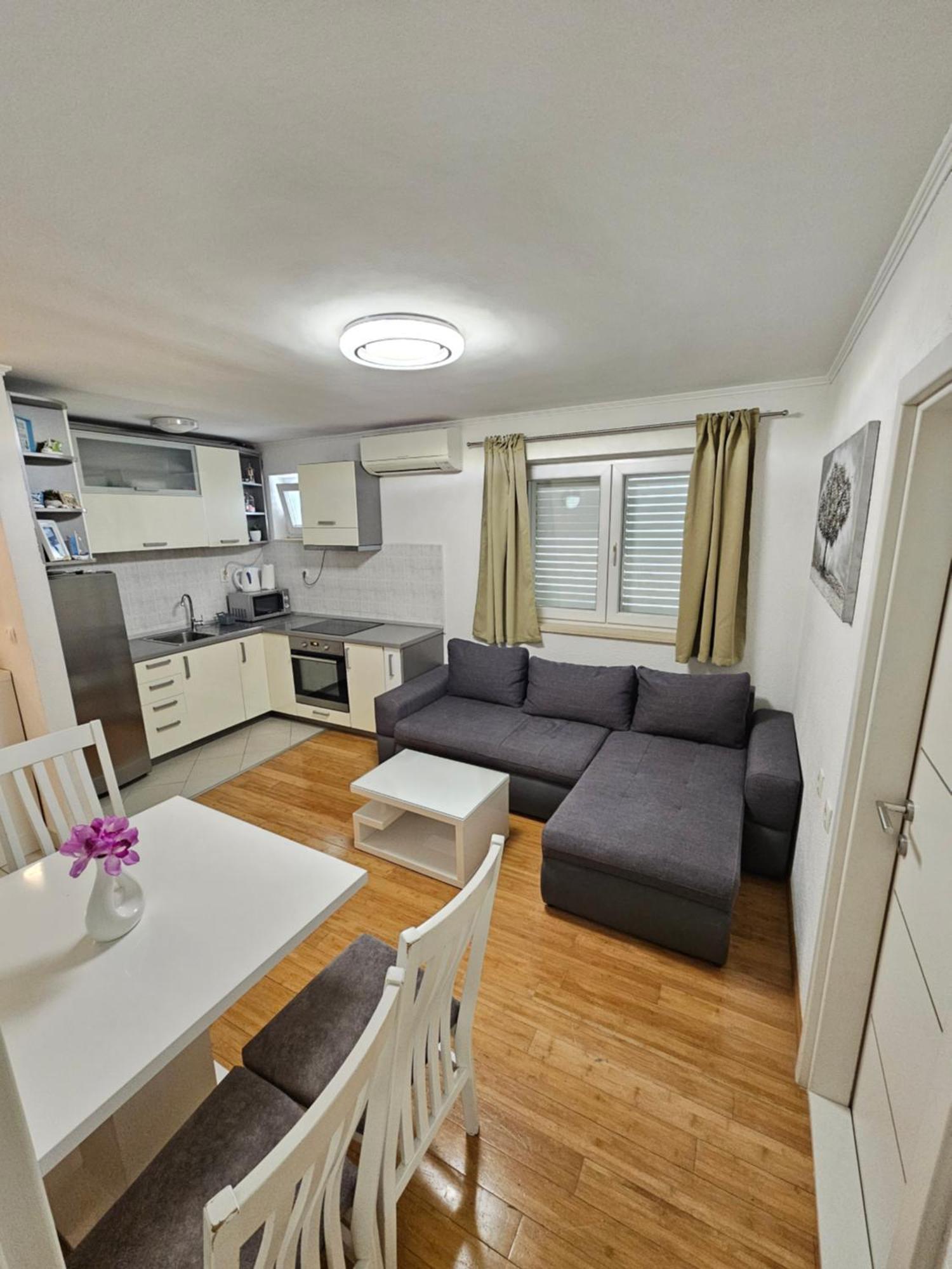 Apartments Iva Макарска Екстериор снимка