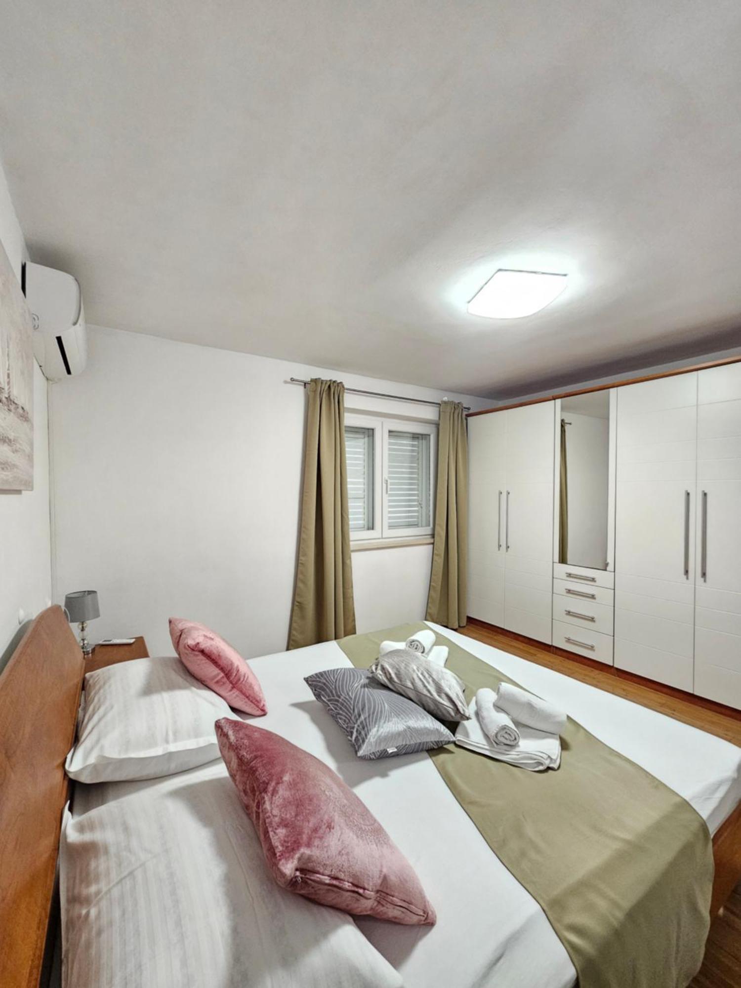 Apartments Iva Макарска Екстериор снимка