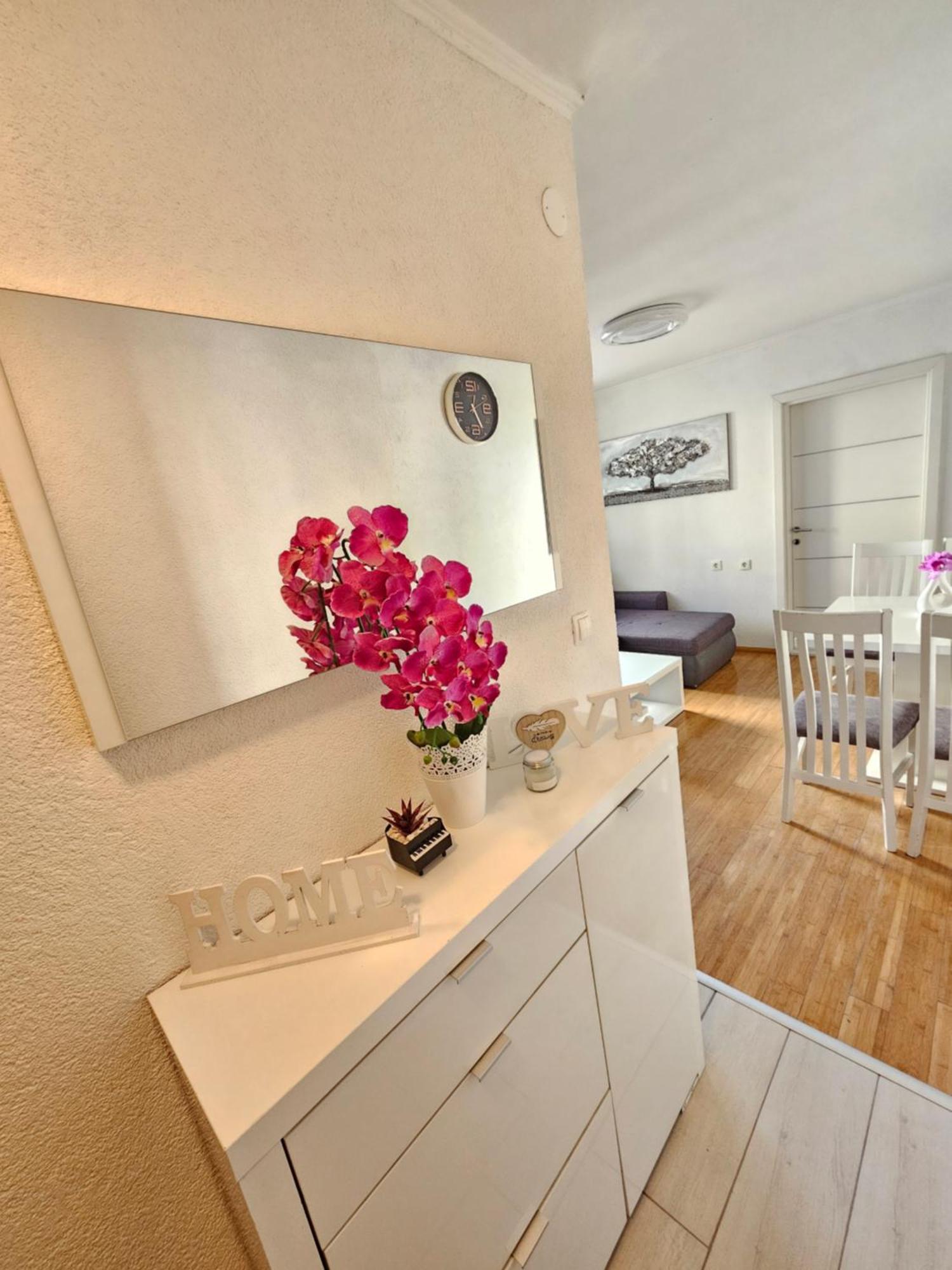 Apartments Iva Макарска Екстериор снимка